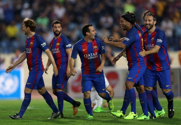FC-Barcelona-legend-Ronaldinho-celebrate