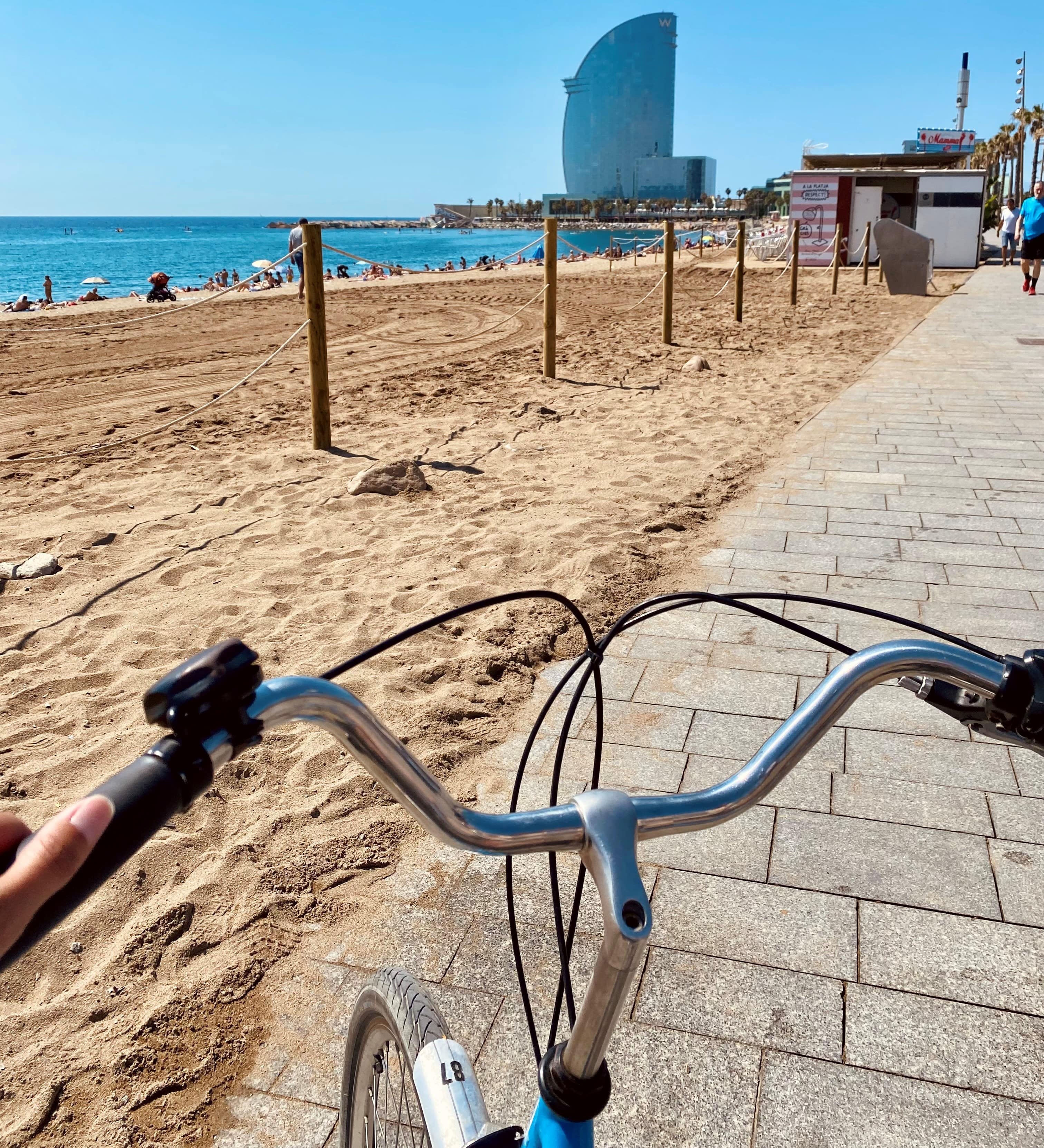 Barcelone à vélo plage