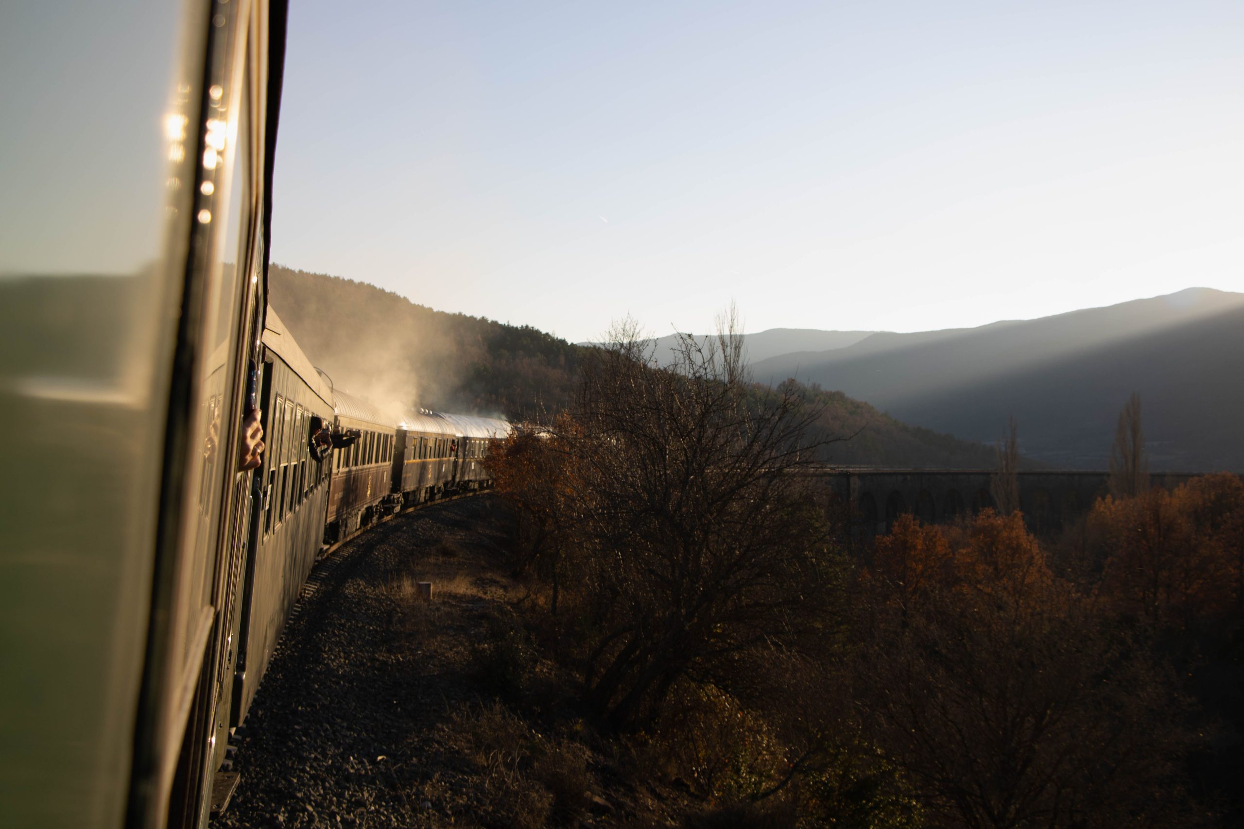 Voyager en train en Espagne : le guide essentiel pour les Français expatriés 1 train en espagne